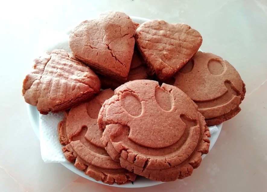 Cookies keto cu unt de arahide şi fulgi de cocos
